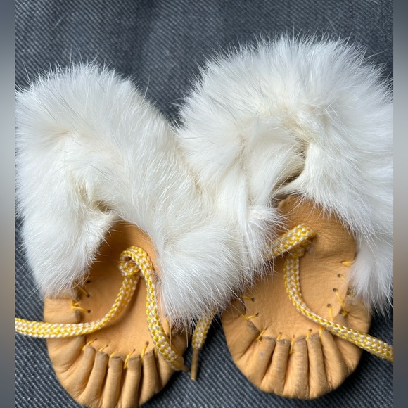 Laurentian Chief baby moccasins. Size 4. Great condition - Picture 3 of 4
